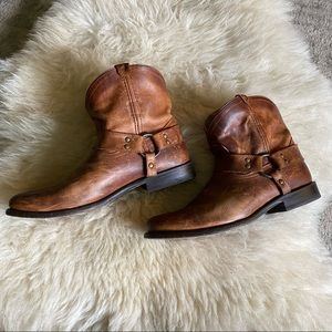 Frye Wyatt harness boots in womens size 10, brown leather booties